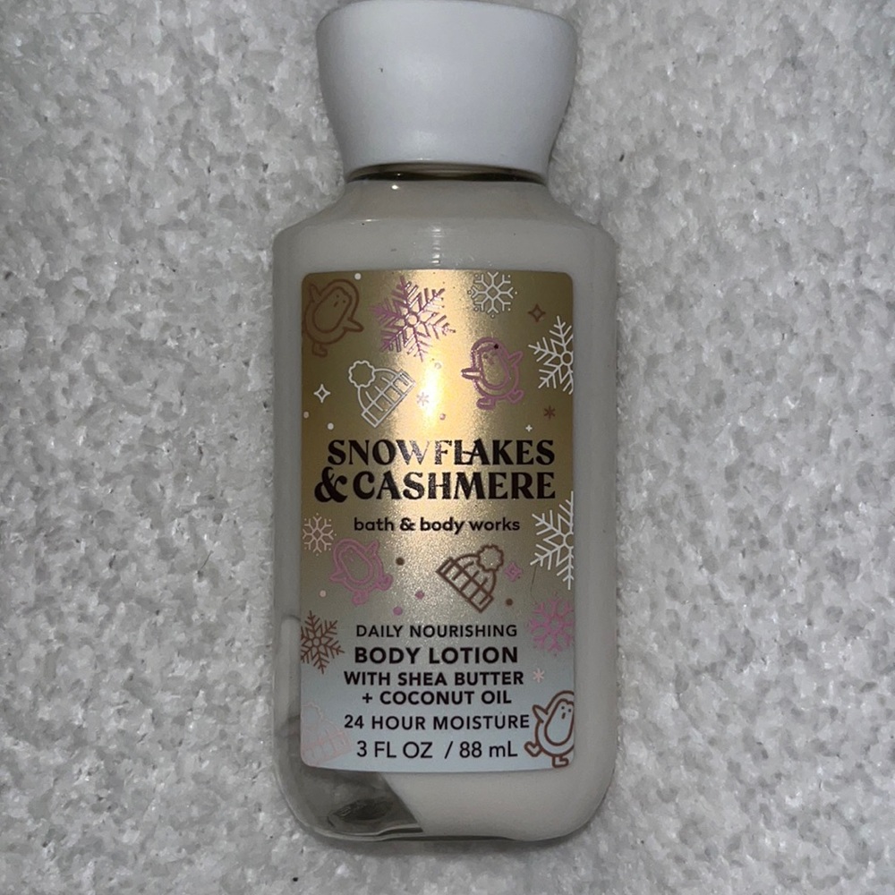 Bath and body works snowflakes and cashmere